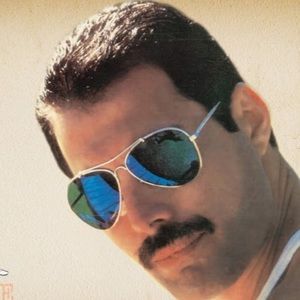 Meet your Posher, Hillary